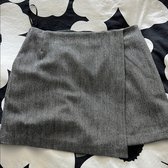 Uniqlo Stylish Black and White Skort / skirt size M NWT - Picture 1 of 5